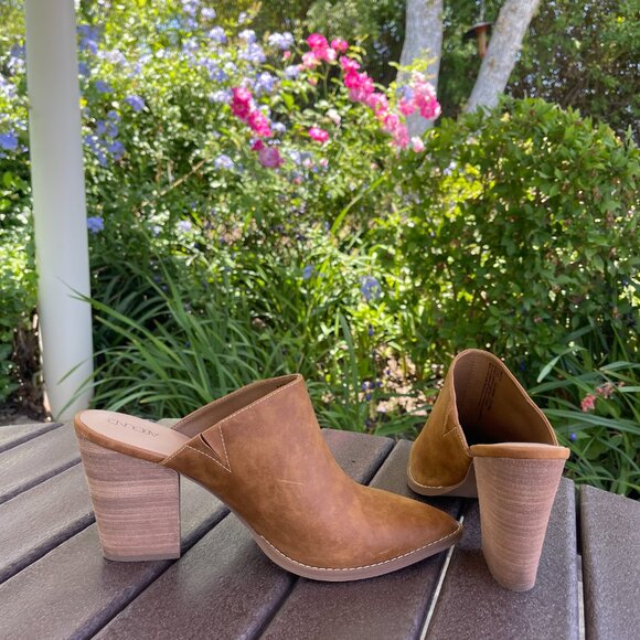 Abound: Maya Block Pointed Bootie - Picture 2 of 4